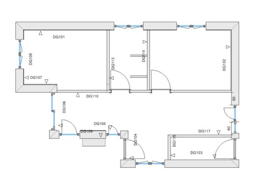 Grundriss eines Wohnraums mit mehreren Räumen und Möbelanordnungen.