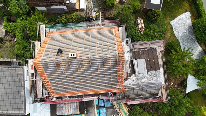 Draufsicht eines noch nicht gedeckten Daches.